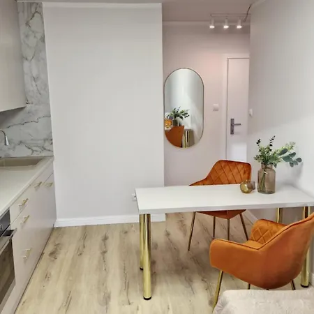 77 Flou Przystan Letnica, Parking & 800m Plaza *