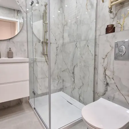 Apartment 77 Flou Przystan Letnica, Parking & 800m Plaza Gdansk